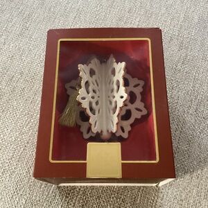 Lenox China 2008 Frosted Fantasy Snowflake 3D Annual Ornament Christmas